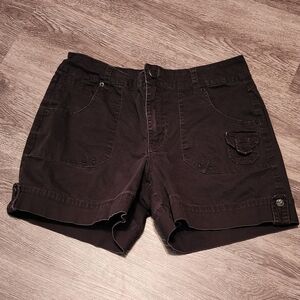 Gloria Vanderbilt cargo- like black shorts for women